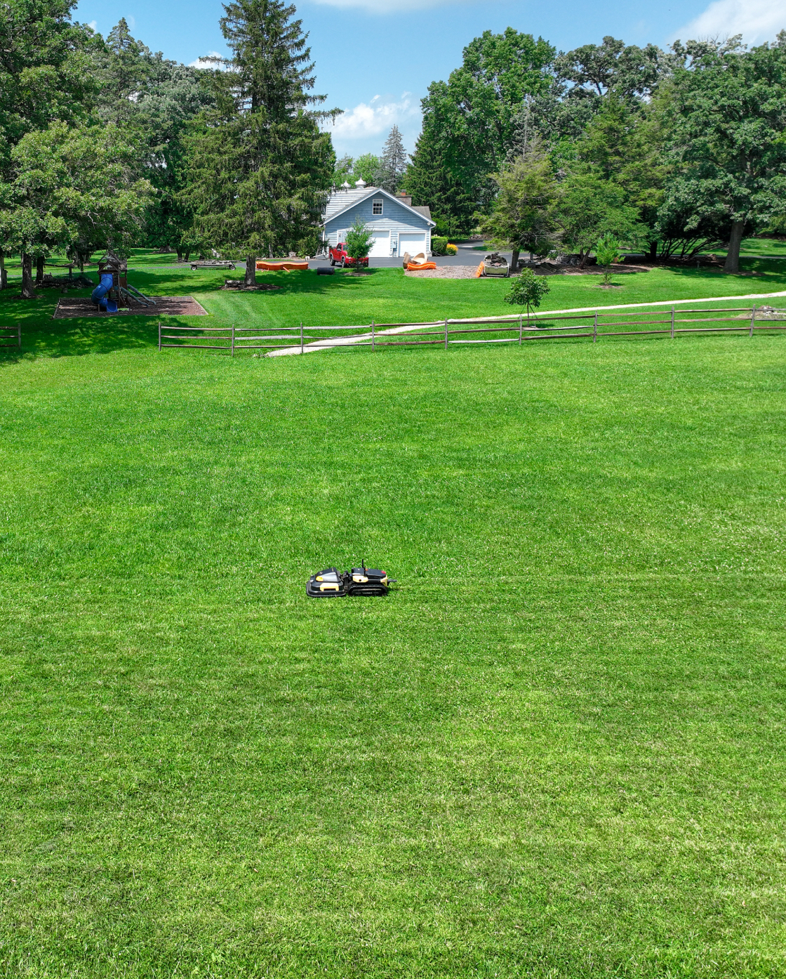 '- Yarbo Lawn Mower Pro + Snow Blower + Blower -