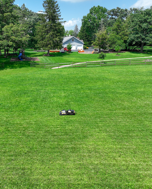'- Yarbo Lawn Mower Pro + Snow Blower + Blower -